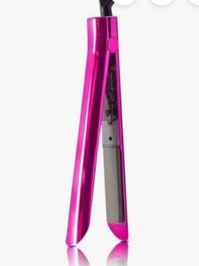 NWT Royale Professional pink Chrome Ceramic Flat Iron Hair Straightener